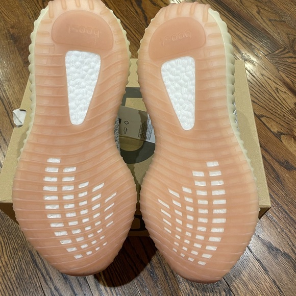 Yeezy Boost 350 V2 Citrin - Picture 6 of 13